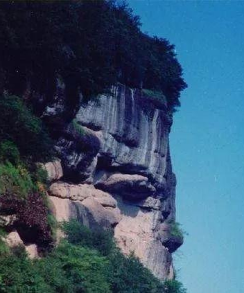 剑门关市区探秘，历史与自然之美的旅游攻略